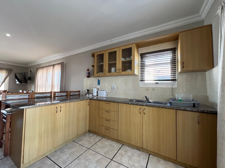 To Let 5 Bedroom Property for Rent in Mykonos Western Cape